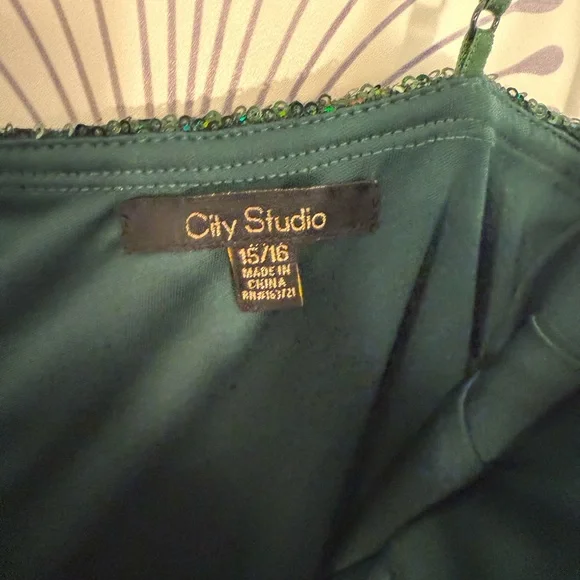 Emerald Green Sequin Bodycon Dress with Cut-Out - Picture 5 of 8